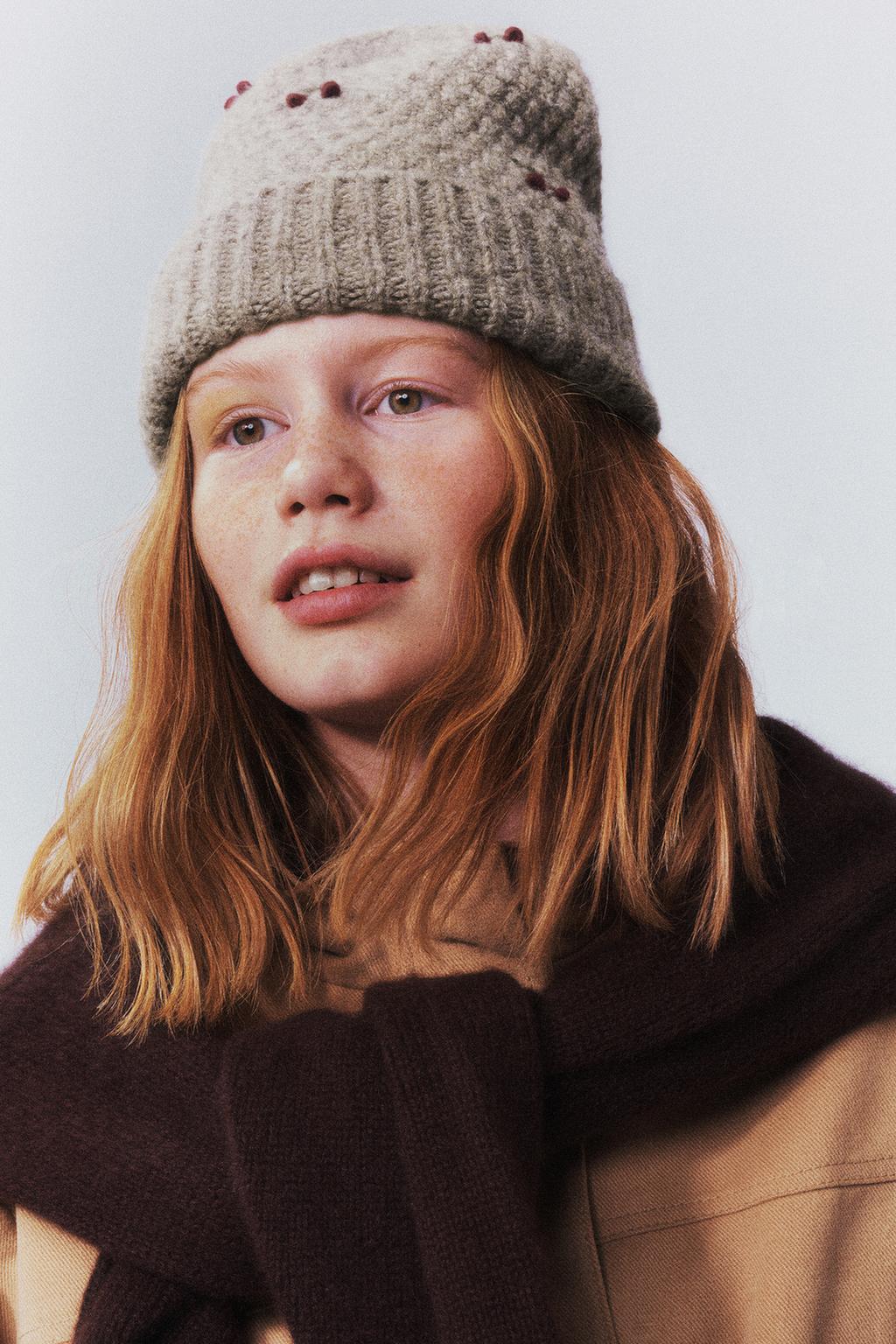 ШАПКА БИНИ С ВЫШИВКОЙ ВИШЕН