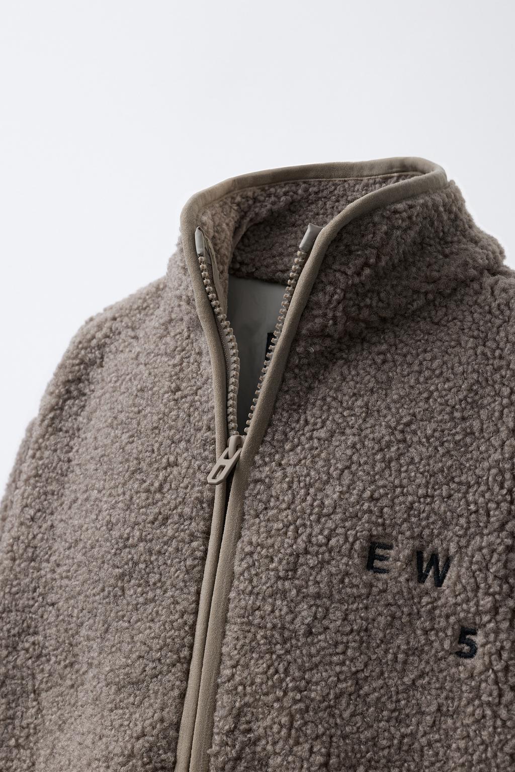 КУРТКА ИЗ ИСКУССТВЕННОЙ ОВЧИНЫ С ВЫШИВКОЙ