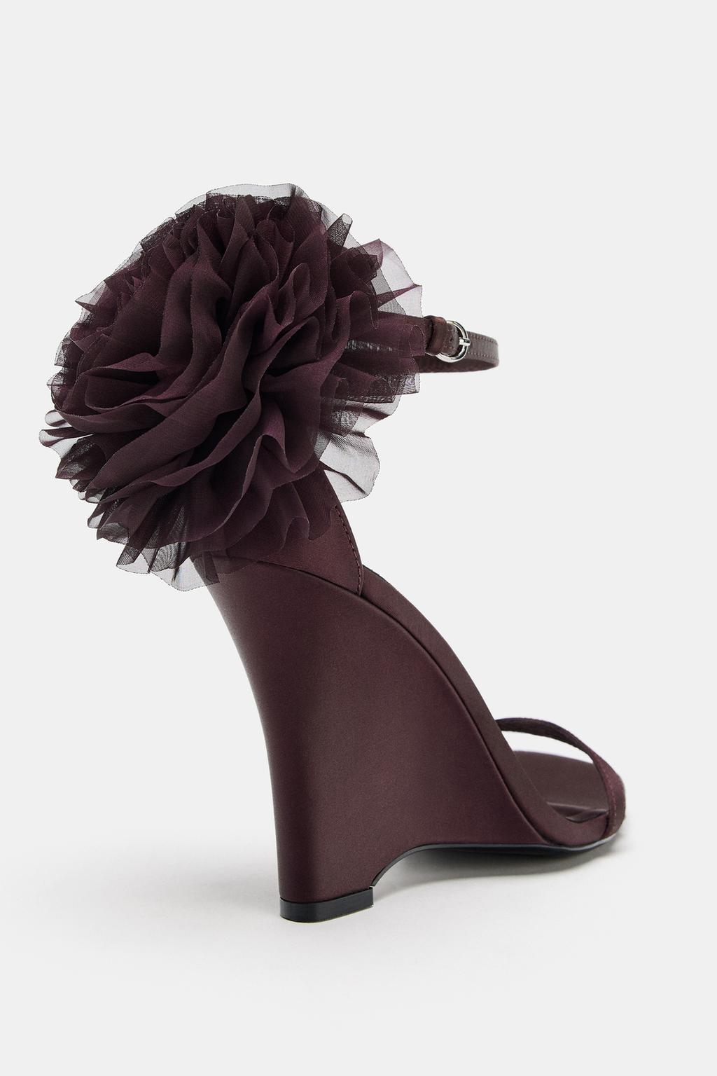 БОСОНОЖКИ НА ТАНКЕТКЕ С МАКСИ-ЦВЕТКОМ