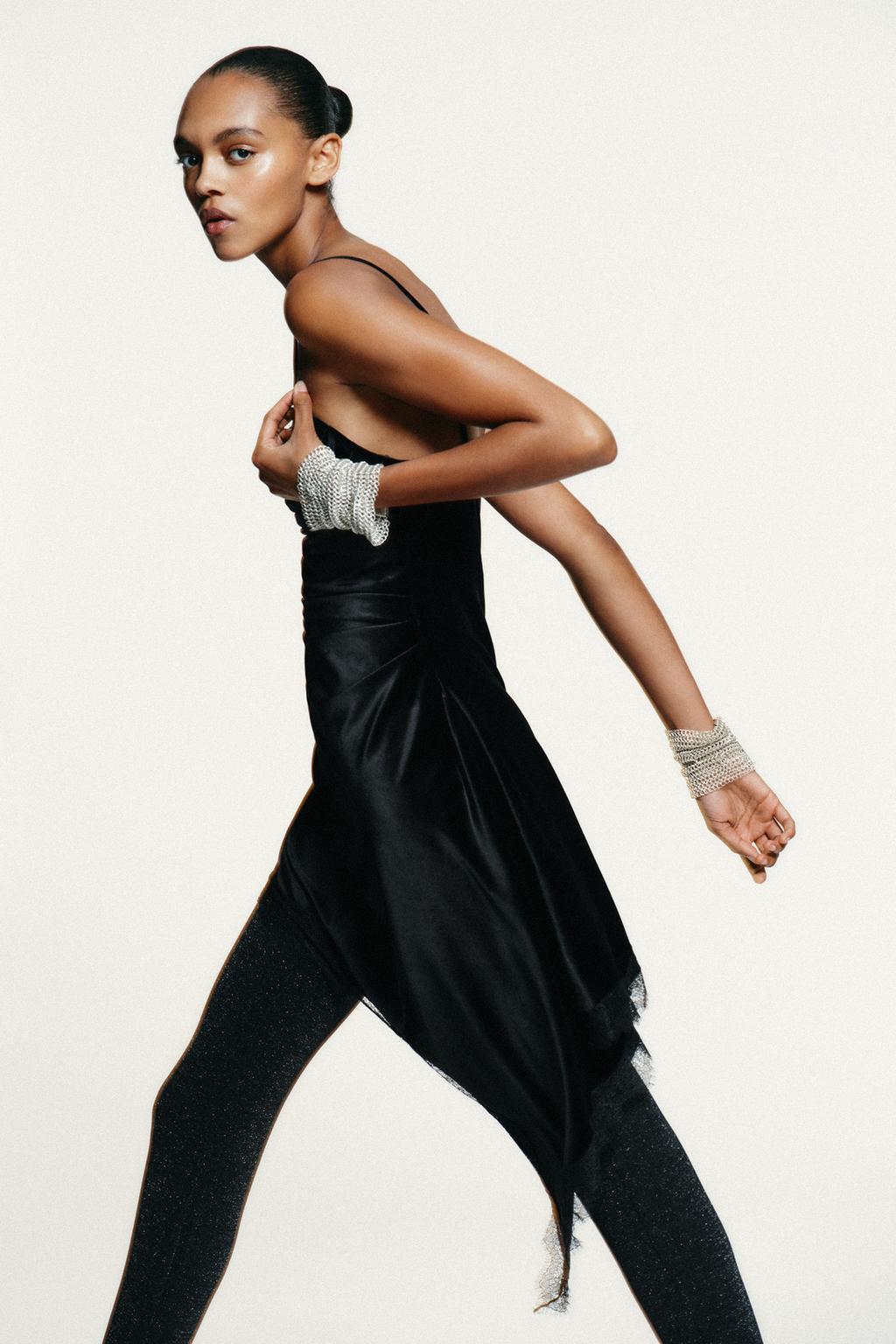 БАРХАТНОЕ ПЛАТЬЕ АСИММЕТРИЧНОГО КРОЯ С КРУЖЕВОМ