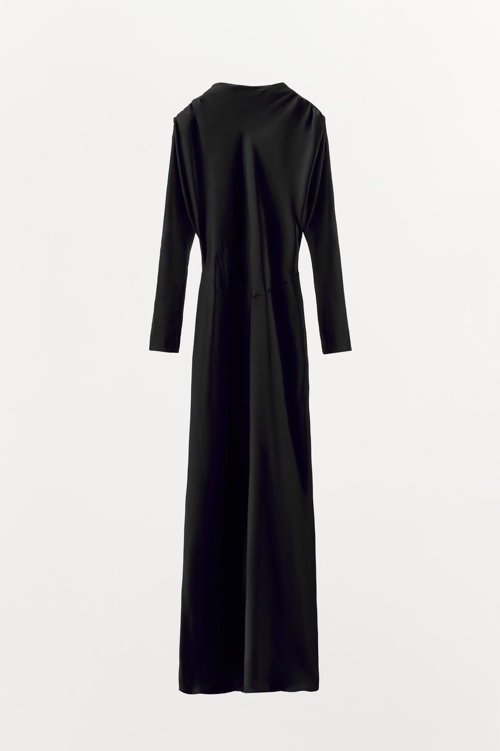 АТЛАСНОЕ ПЛАТЬЕ СО СБОРКАМИ