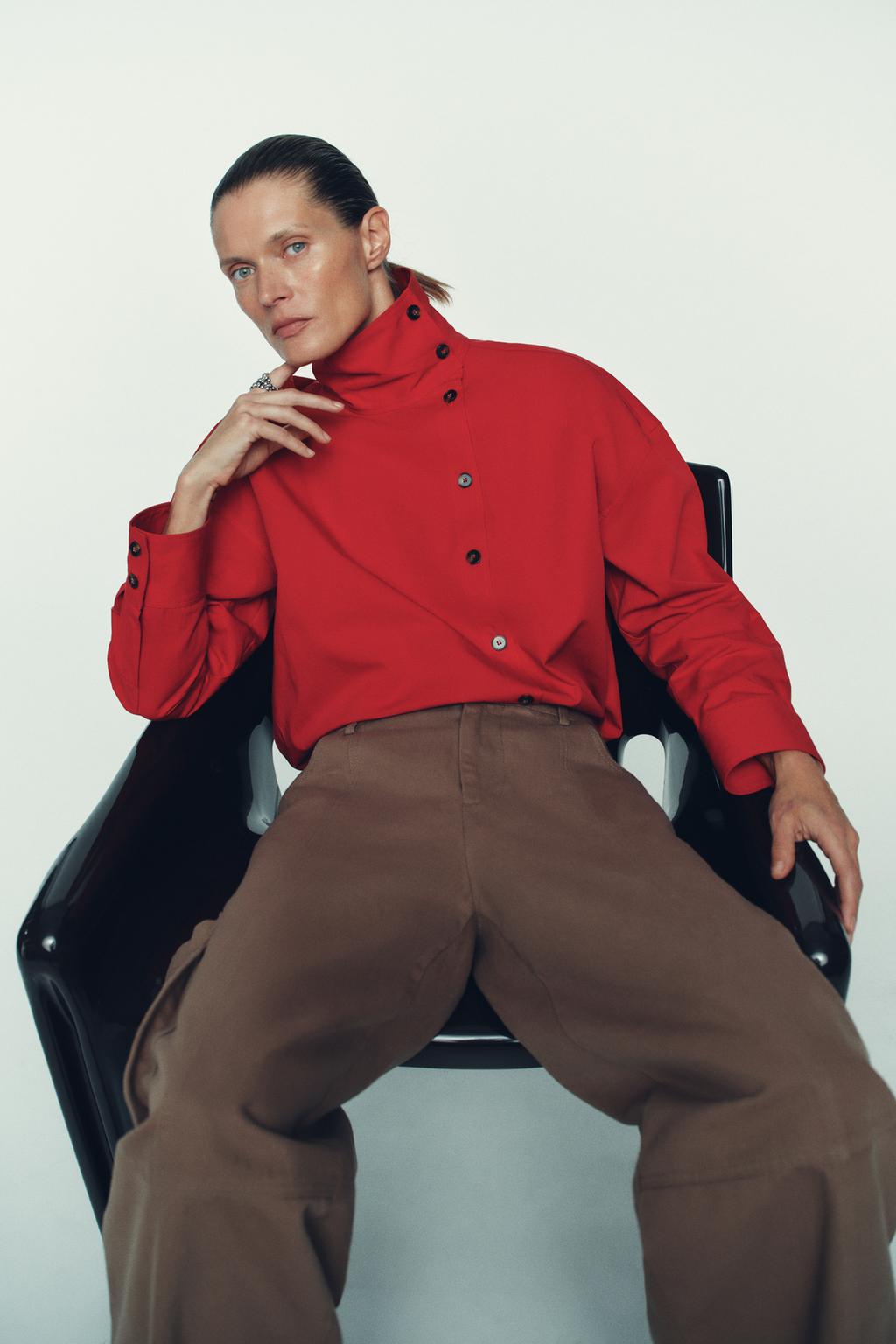 РУБАШКА С ЗАПАХОМ И ВЫСОКИМ ВОРОТНИКОМ