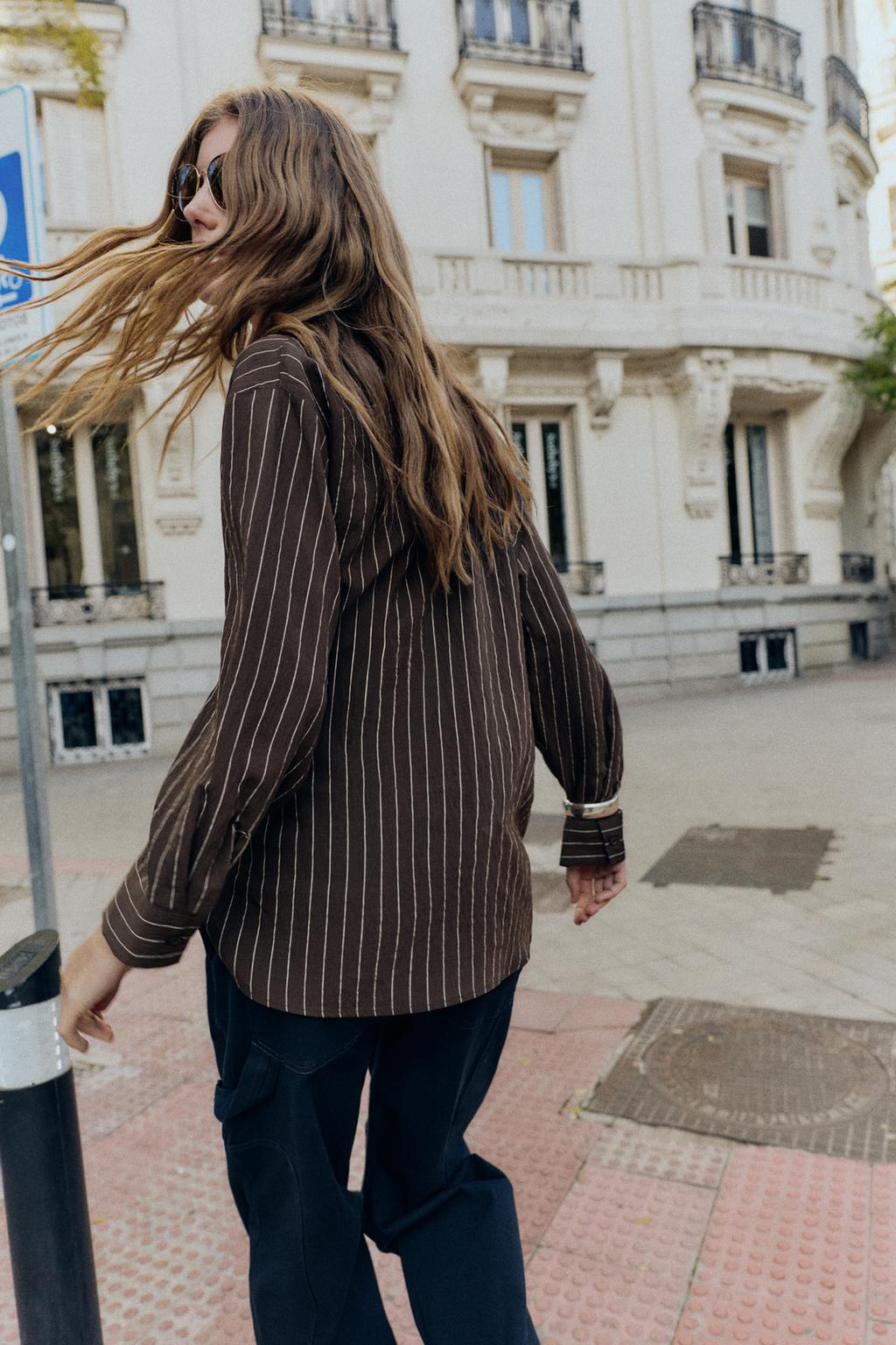 РУБАШКА В ПОЛОСКУ С ПРЯЖКАМИ