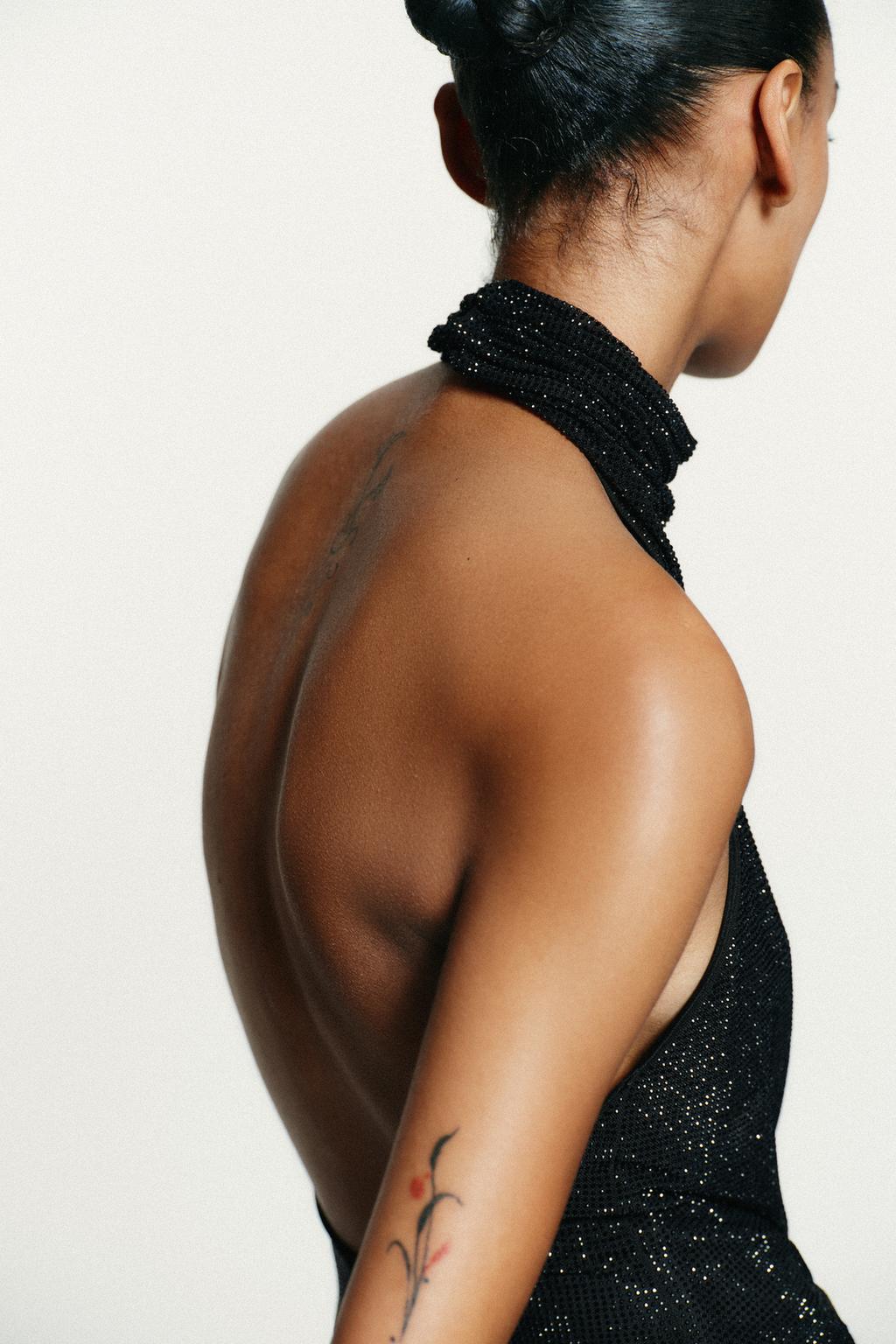 ТОП С ГОРЛОВИНОЙ ХАЛТЕР И СТРАЗАМИ