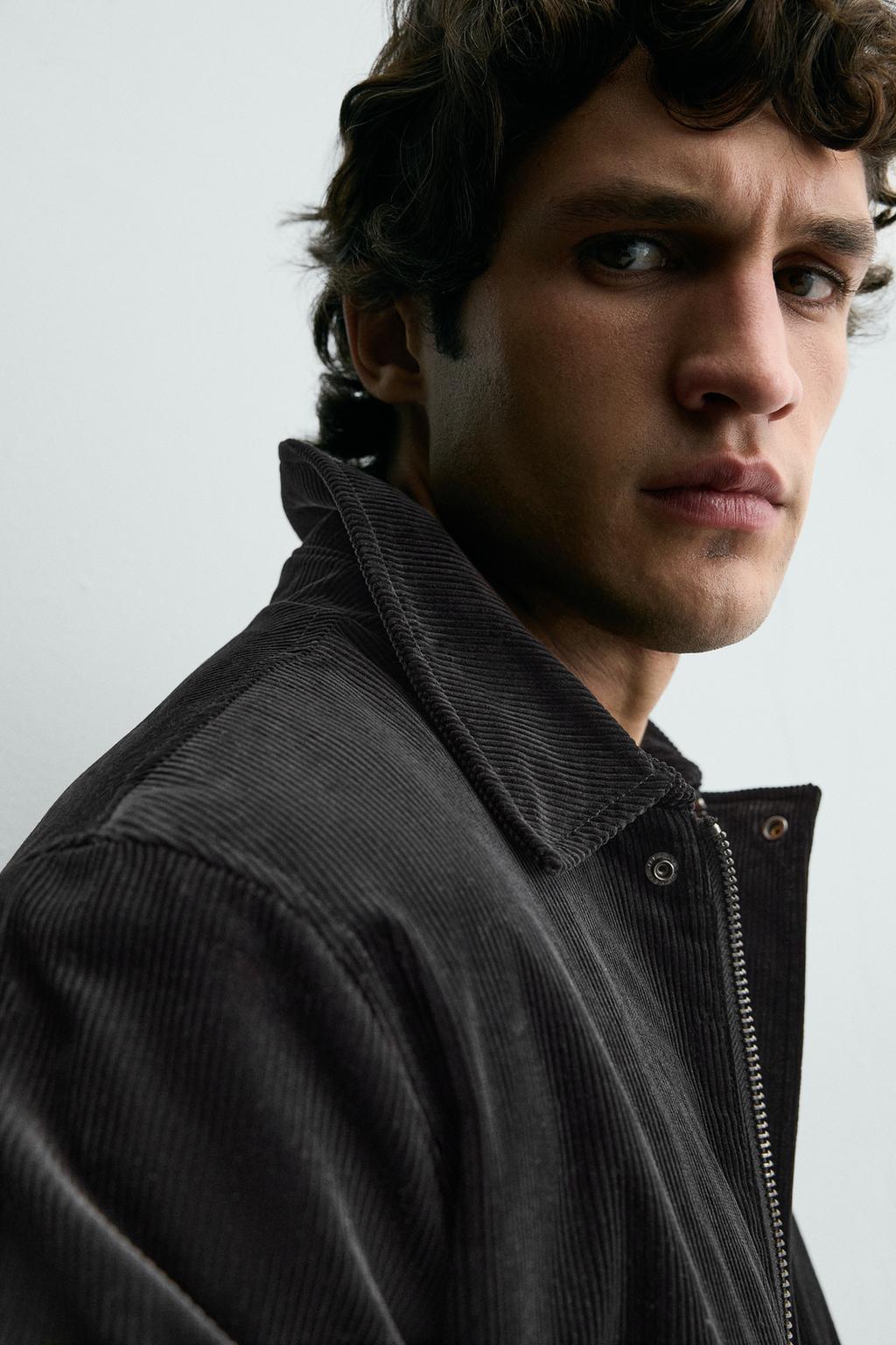 ВЕЛЬВЕТОВАЯ КУРТКА С КАРМАНАМИ