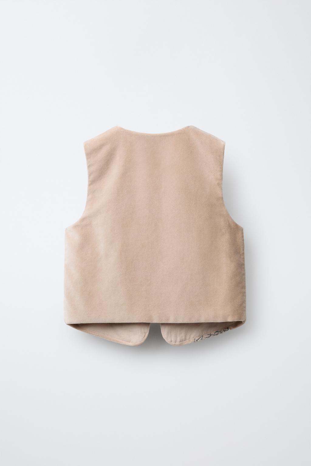 БАРХАТНЫЙ ЖИЛЕТ С ВЫШИТЫМИ ЦВЕТАМИ И ПАЙЕТКАМИ