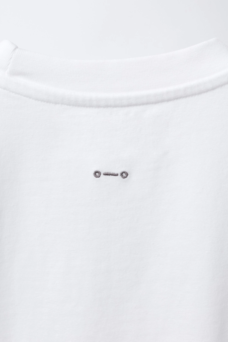 ФУТБОЛКА ИЗ ПЛОТНОЙ ТКАНИ С ЭФФЕКТОМ ПОТЕРТОСТИ