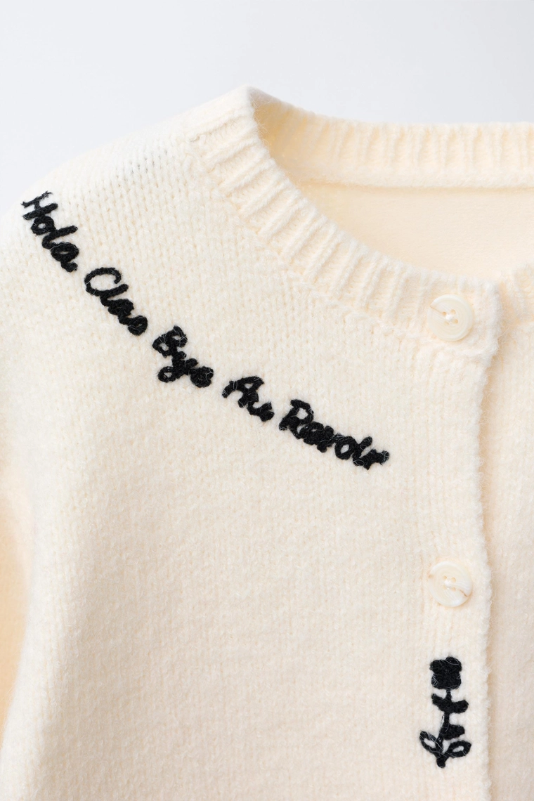 ВЯЗАНЫЙ КАРДИГАН С ВЫШИВКОЙ