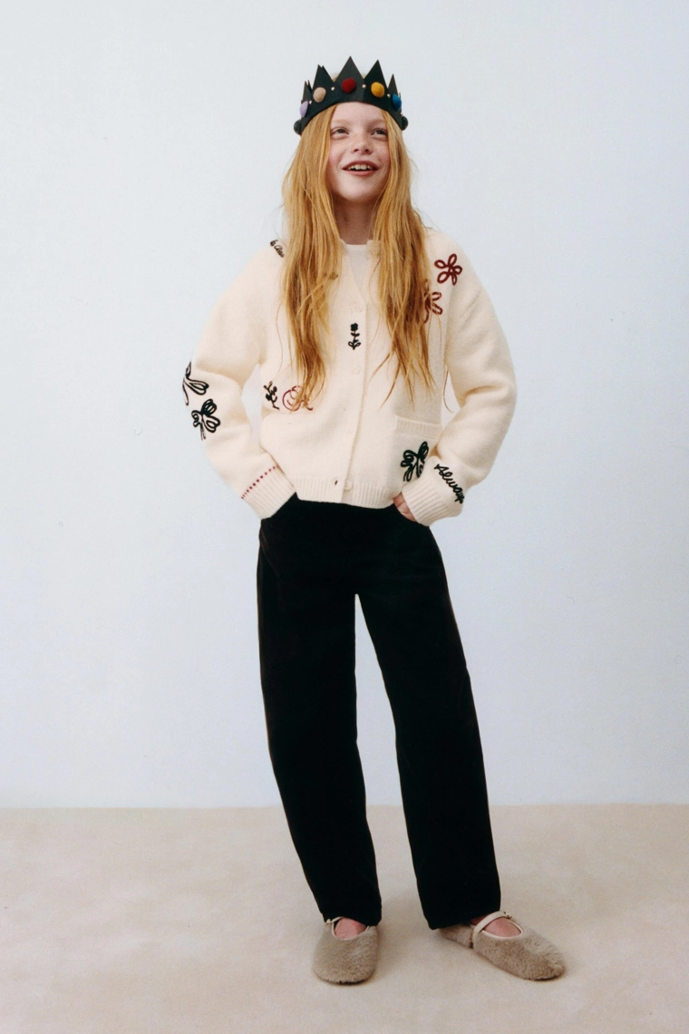 ВЯЗАНЫЙ КАРДИГАН С ВЫШИВКОЙ