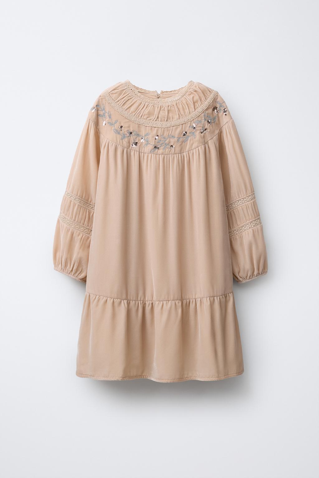 БАРХАТНОЕ ПЛАТЬЕ С КРУЖЕВОМ И ПАЙЕТКАМИ