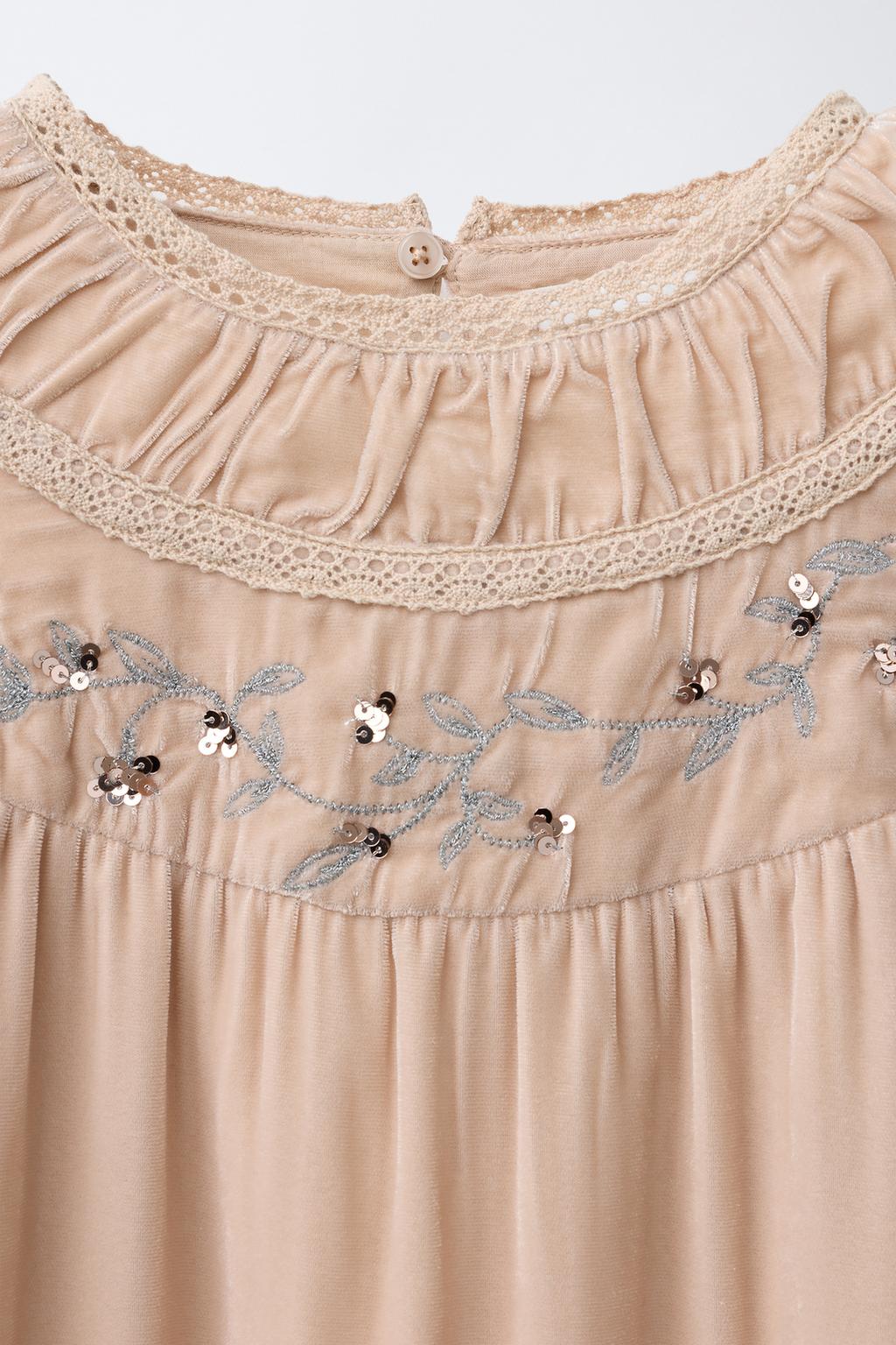 БАРХАТНОЕ ПЛАТЬЕ С КРУЖЕВОМ И ПАЙЕТКАМИ