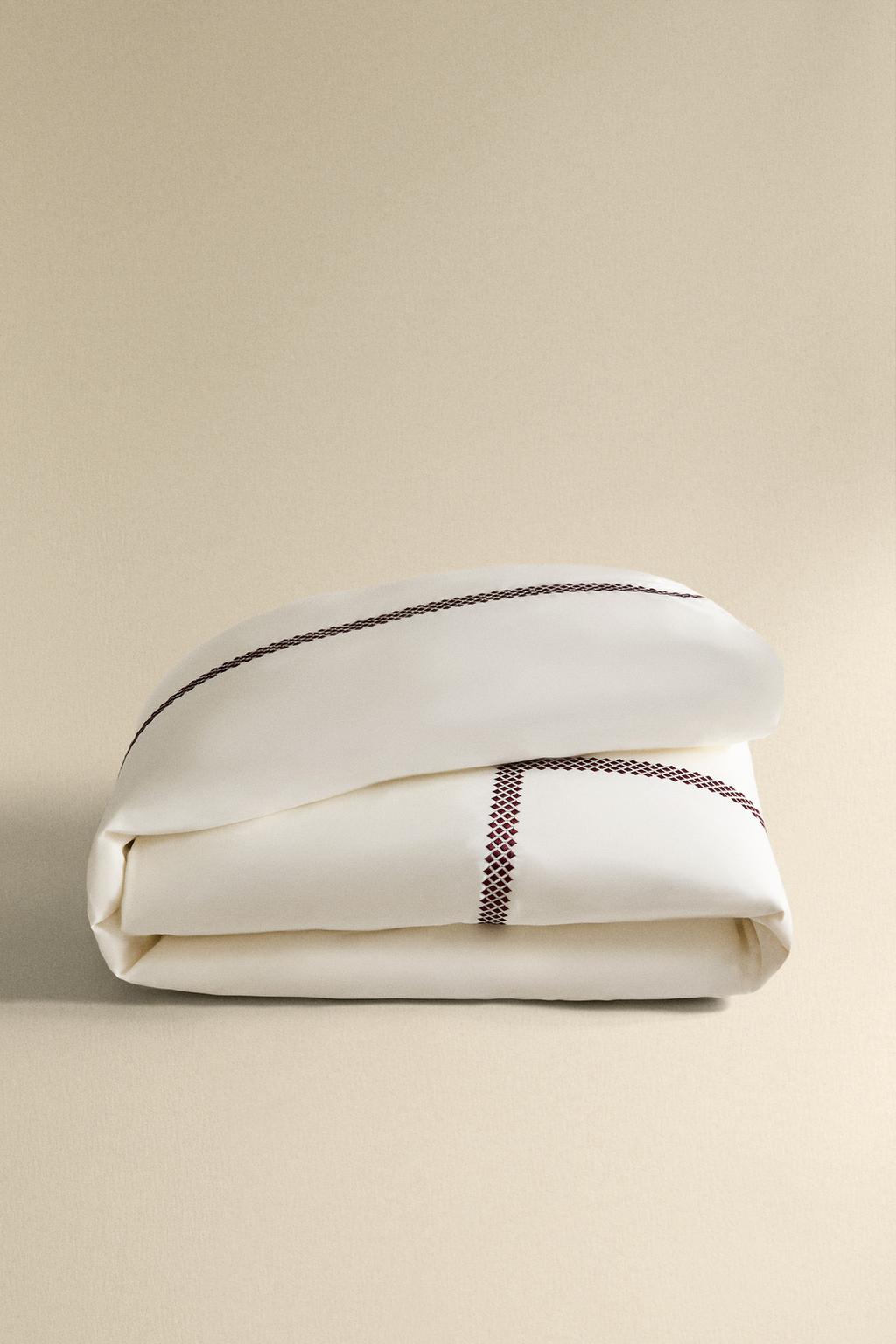 Комплект белья из сатина с геометрической вышивкой