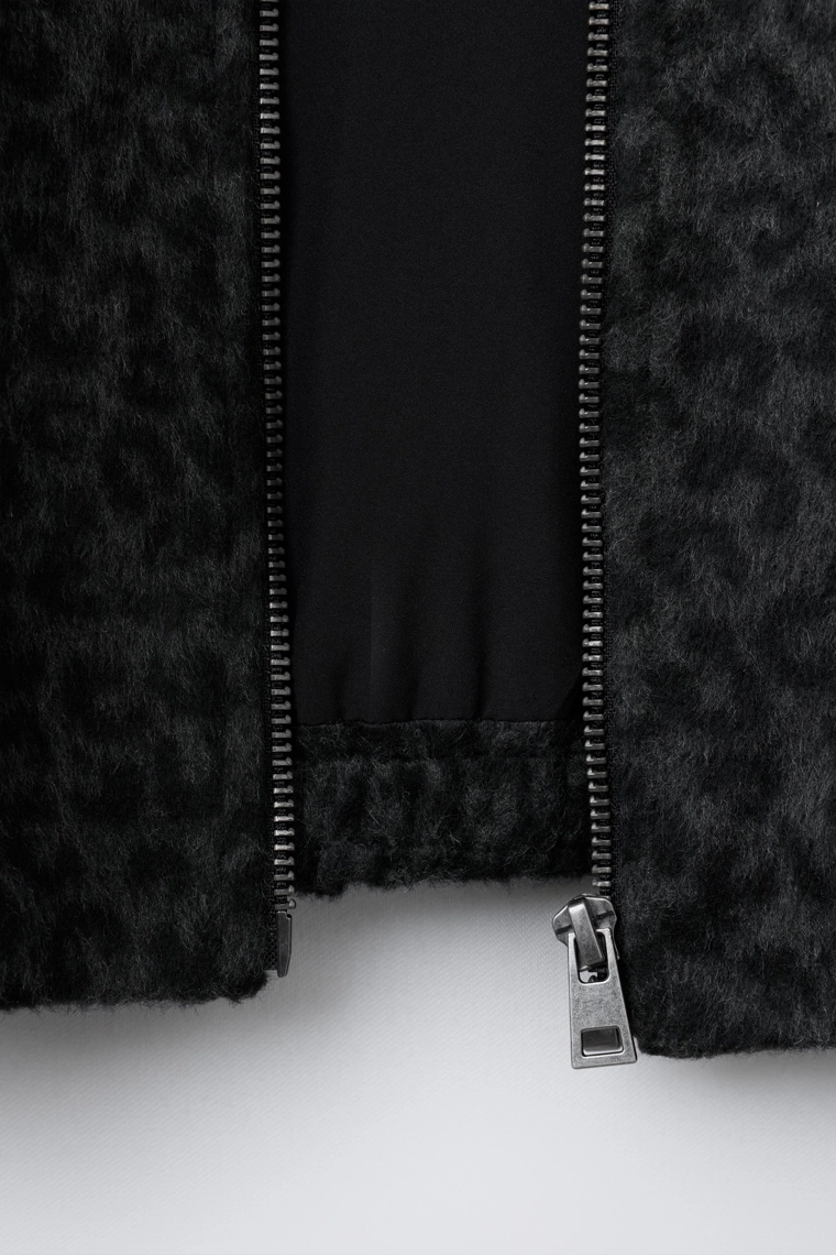 КУРТКА ИЗ СИНТЕТИЧЕСКОЙ ШЕРСТИ С АНИМАЛИСТИЧЕСКИМ ПРИНТОМ