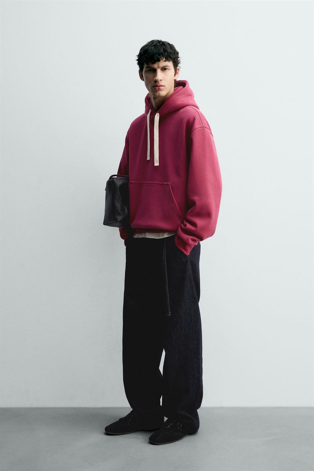 ХУДИ С КОНТРАСТНОЙ ПРОСТРОЧКОЙ