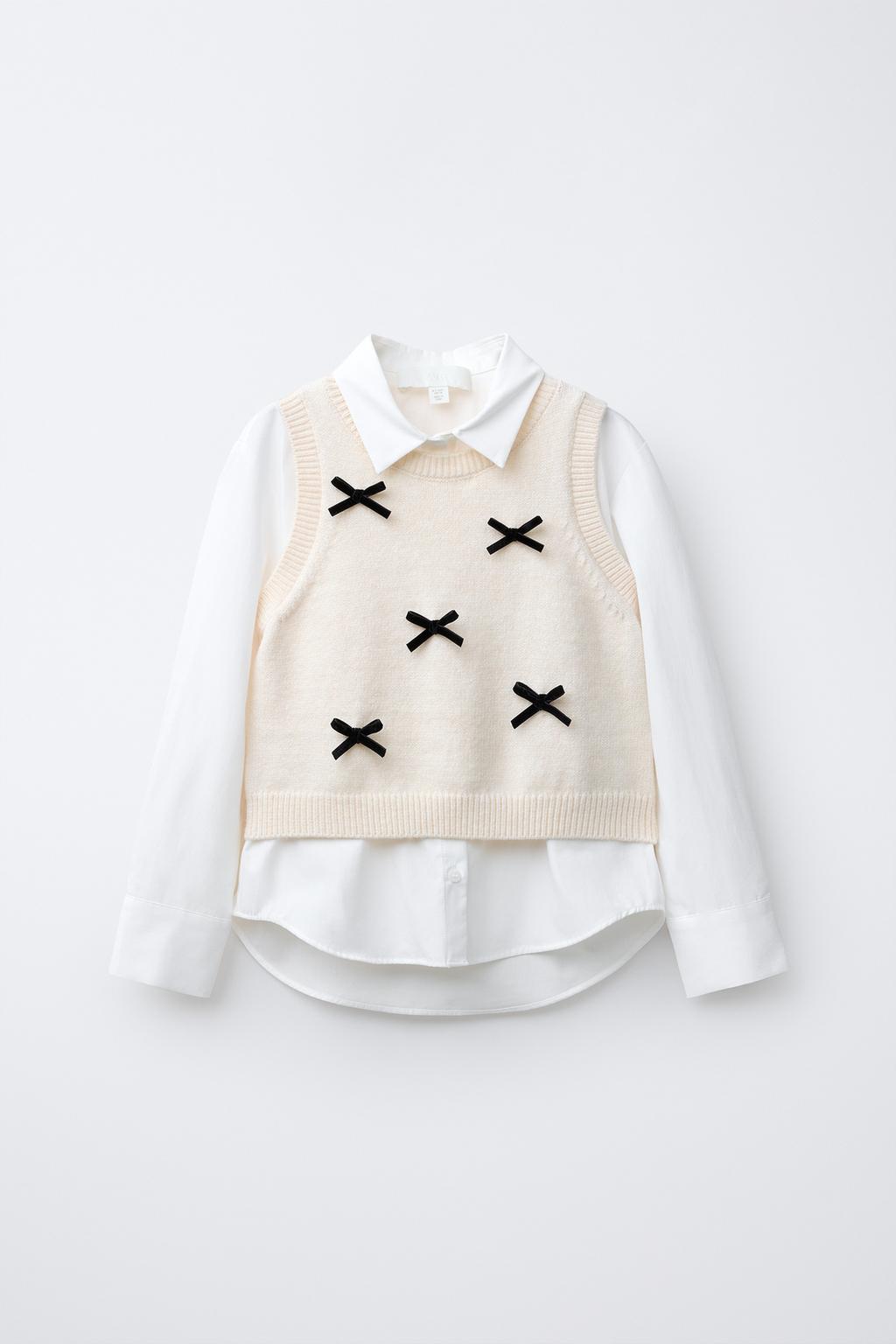 РУБАШКА ИЗ ПОПЛИНА С ТРИКОТАЖНЫМ ЖИЛЕТОМ И БАРХАТНЫМИ БАНТАМИ