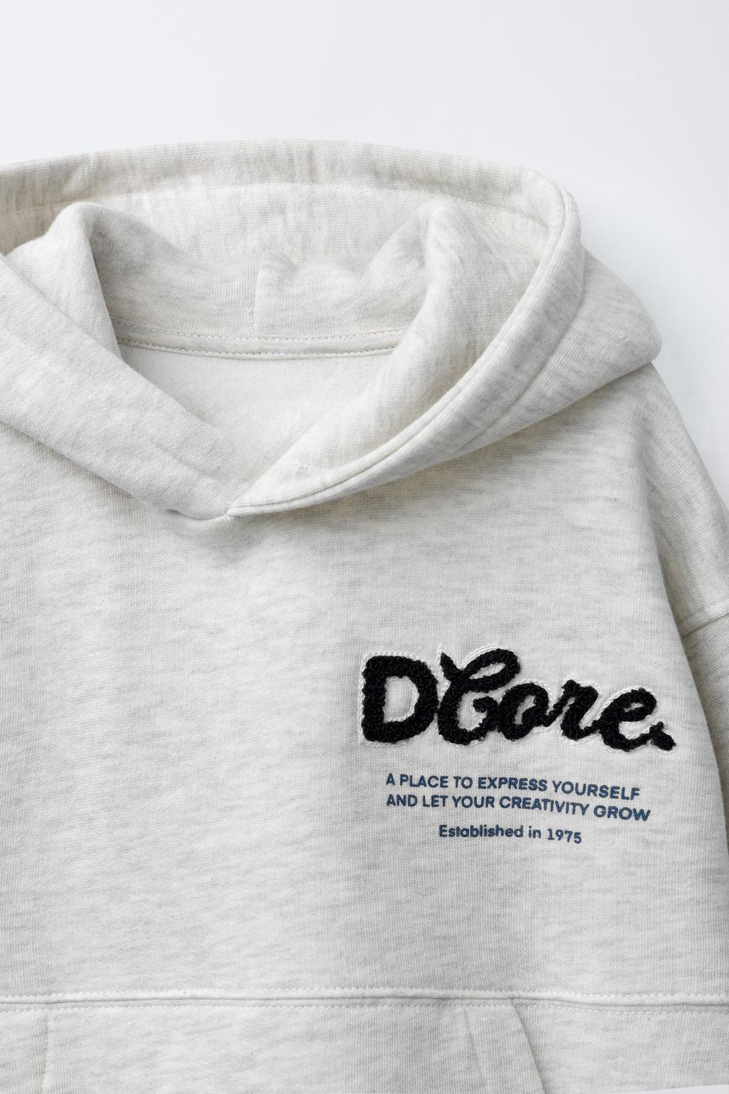 ХУДИ ИЗ МАХРОВОЙ ТКАНИ С НАДПИСЬЮ