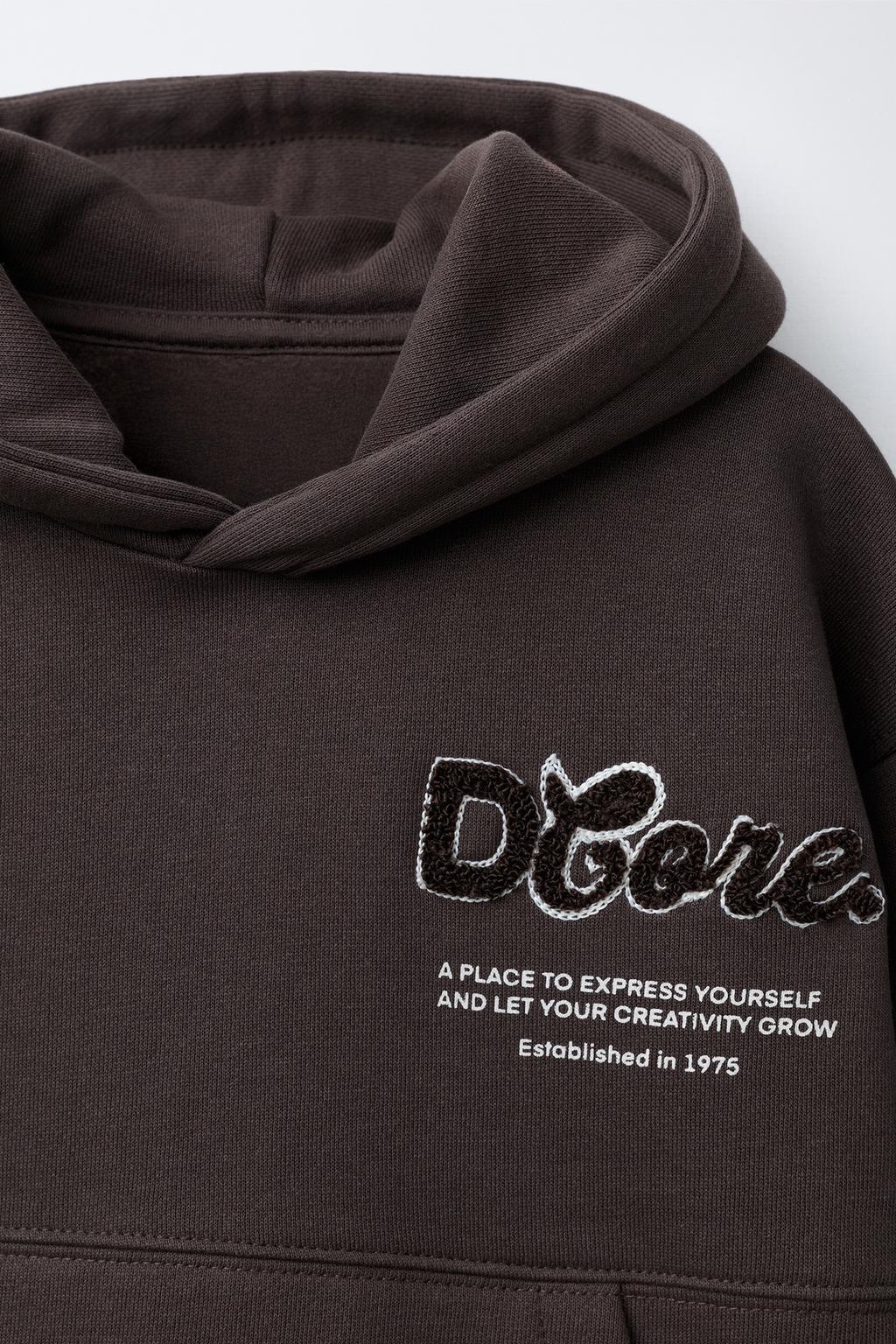 ХУДИ ИЗ МАХРОВОЙ ТКАНИ С НАДПИСЬЮ