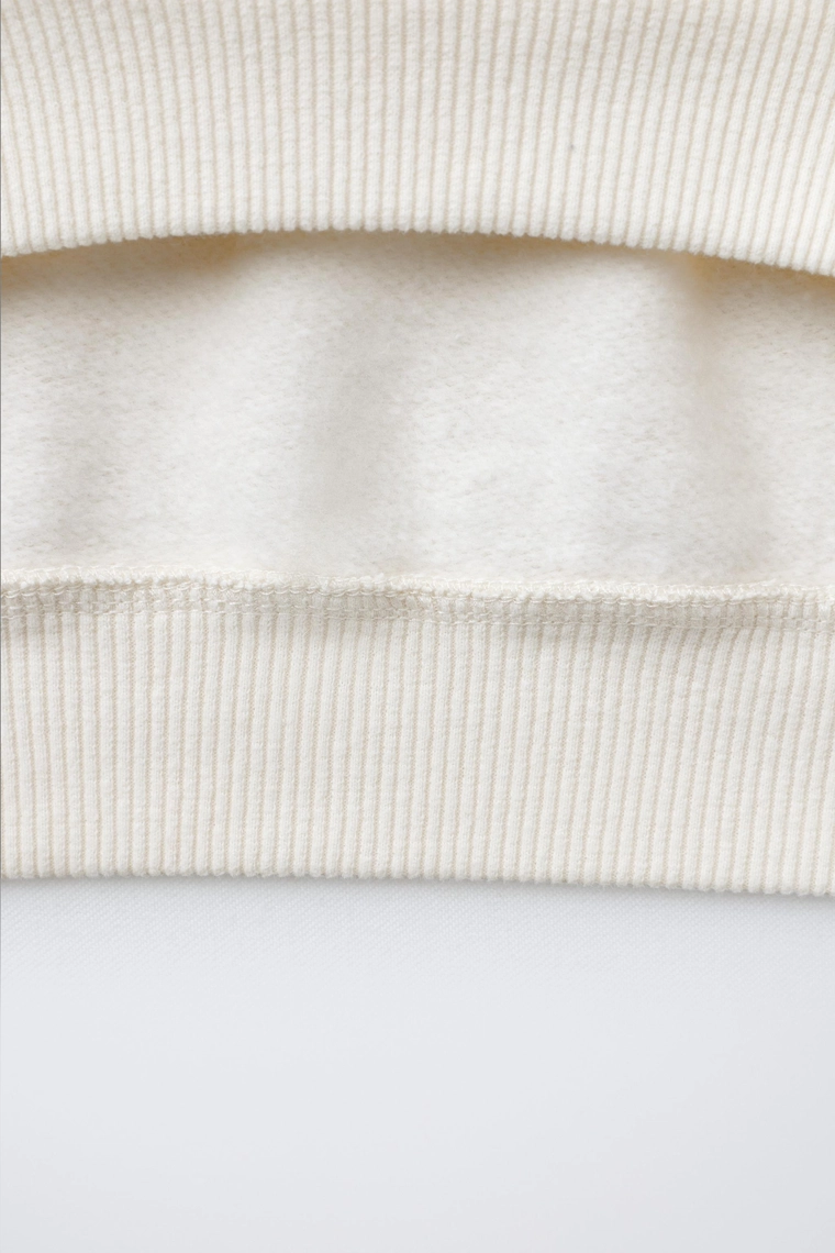 ТОЛСТОВКА С НАШИВКОЙ «ОЛЕНЬ» ИЗ ИСКУССТВЕННОЙ ОВЧИНЫ