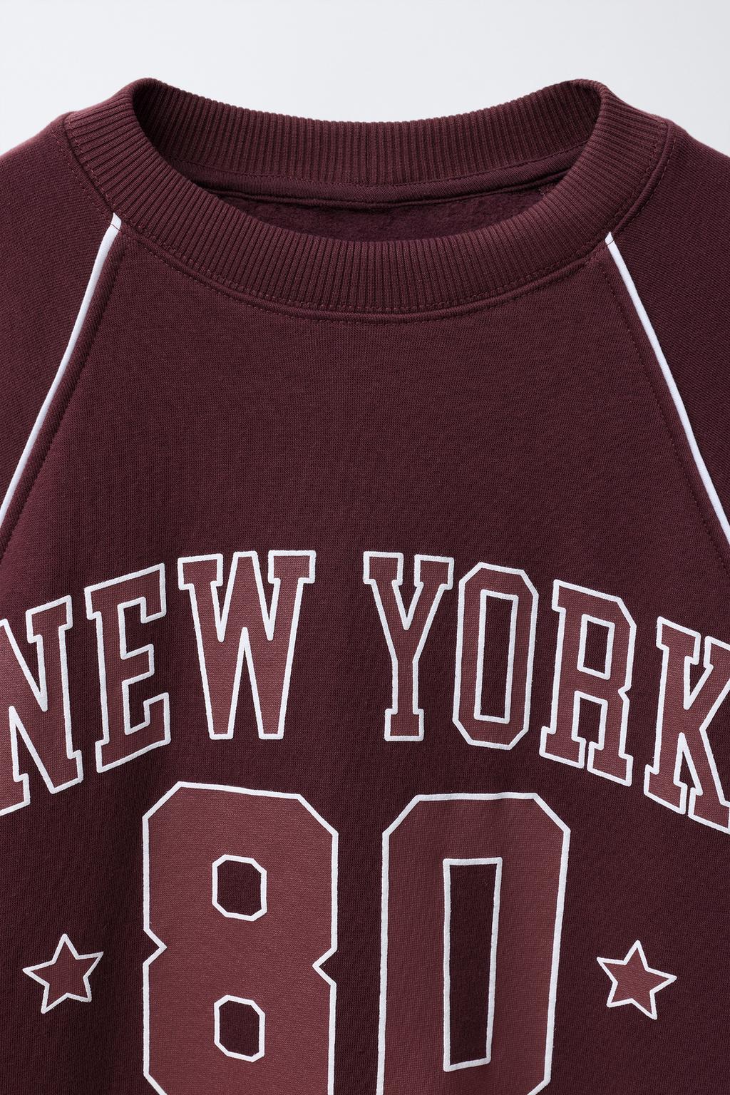 ТОЛСТОВКА С РУКАВАМИ РЕГЛАН, ТЕКСТОМ И ЦИФРОЙ