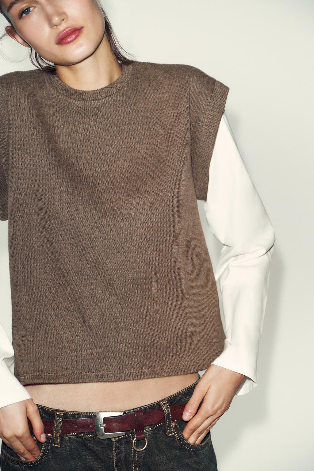 ФУТБОЛКА С КОНТРАСТНЫМ ЖИЛЕТОМ