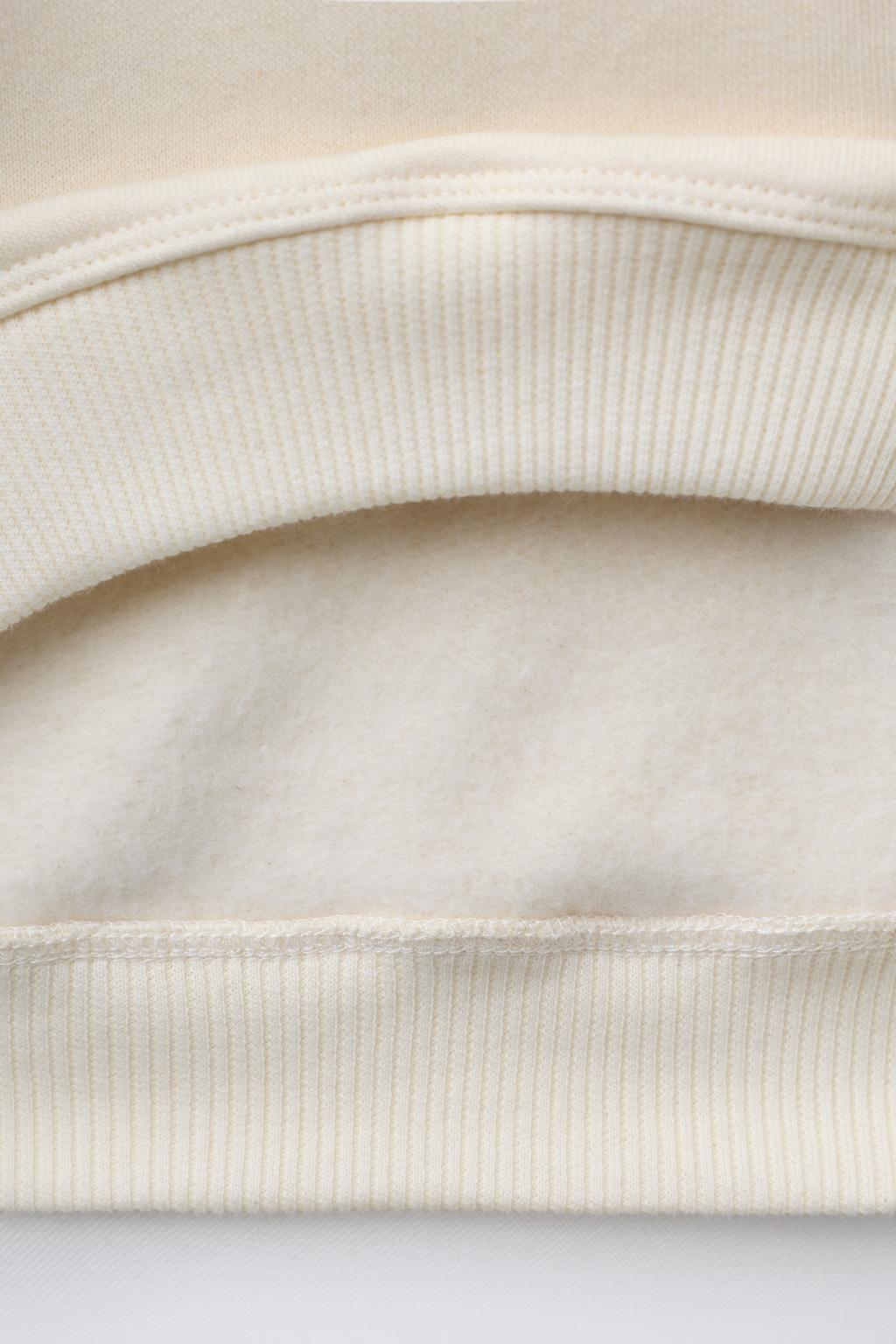 ТОЛСТОВКА С ВЫШИТЫМИ ЦВЕТАМИ