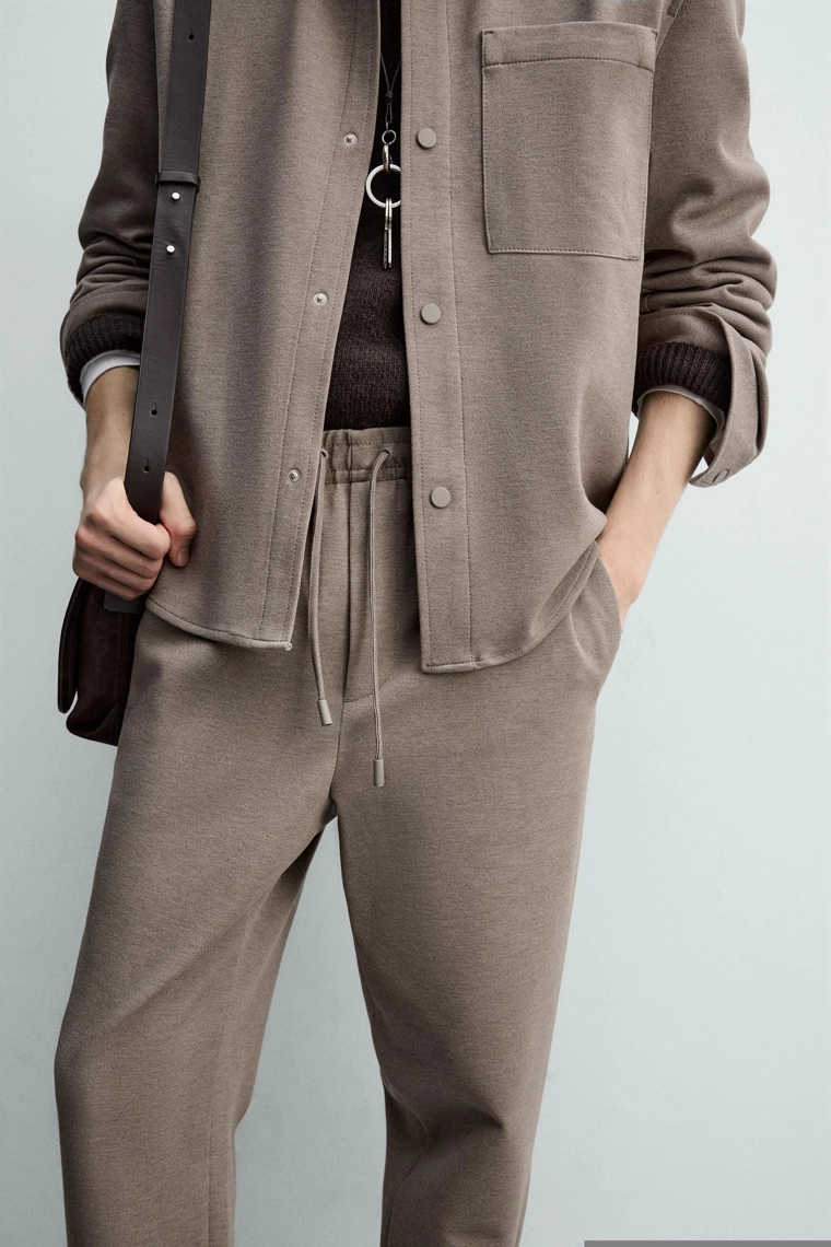 БРЮКИ-ДЖОГГЕРЫ КОМФОРТНОЙ ПОСАДКИ NON IRON