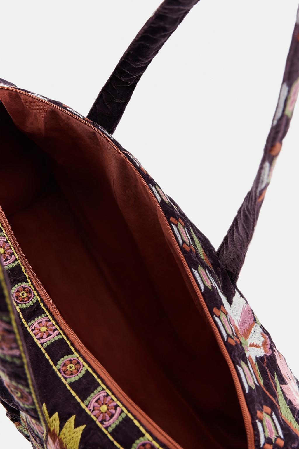СТЕГАНАЯ БАРХАТНАЯ СУМКА С ЦВЕТОЧНОЙ ВЫШИВКОЙ