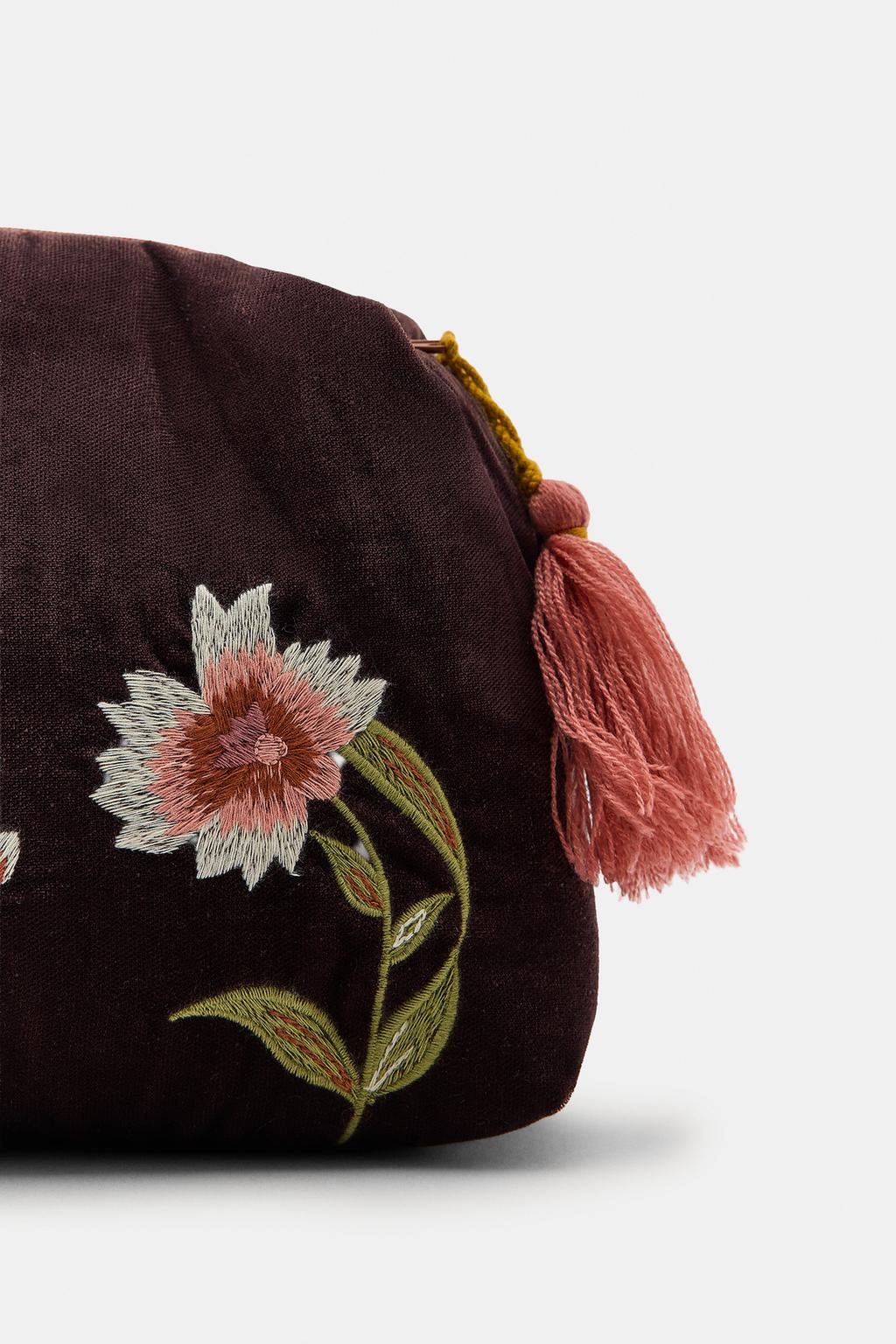 СТЕГАНЫЙ БАРХАТНЫЙ НЕСЕССЕР С ВЫШИВКОЙ ЦВЕТОВ