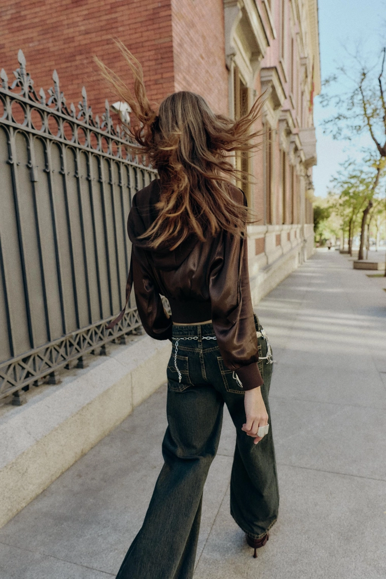 КОМБИНИРОВАННАЯ АТЛАСНАЯ РУБАШКА С КАПЮШОНОМ