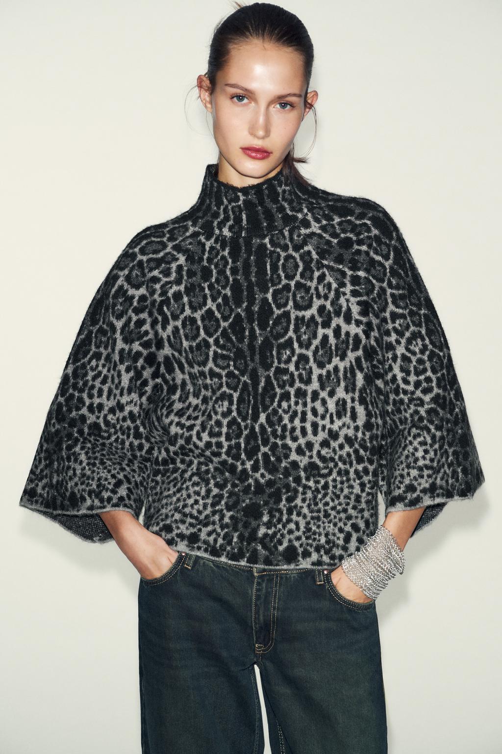 Свитер с широкими рукавами