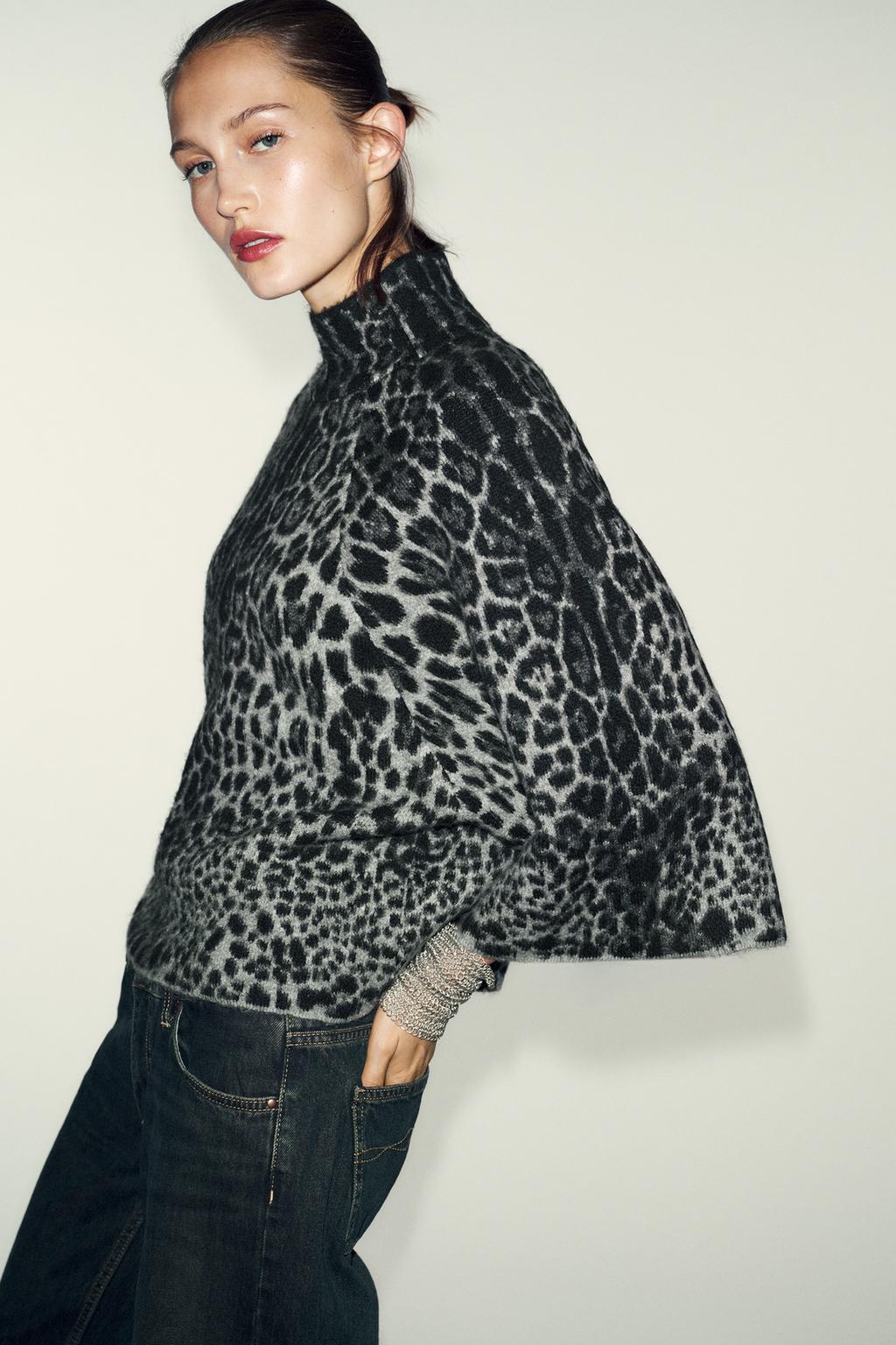 Свитер с широкими рукавами