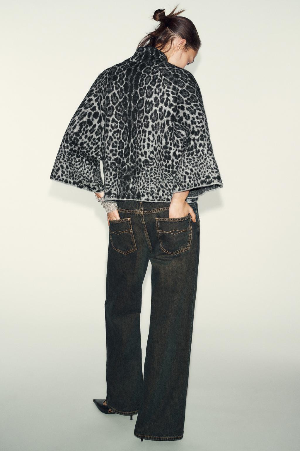 Свитер с широкими рукавами