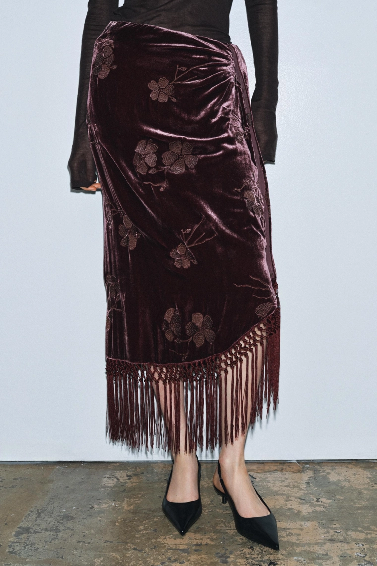 БАРХАТНАЯ ЮБКА-ПАРЕО С ЦВЕТОЧНОЙ ВЫШИВКОЙ