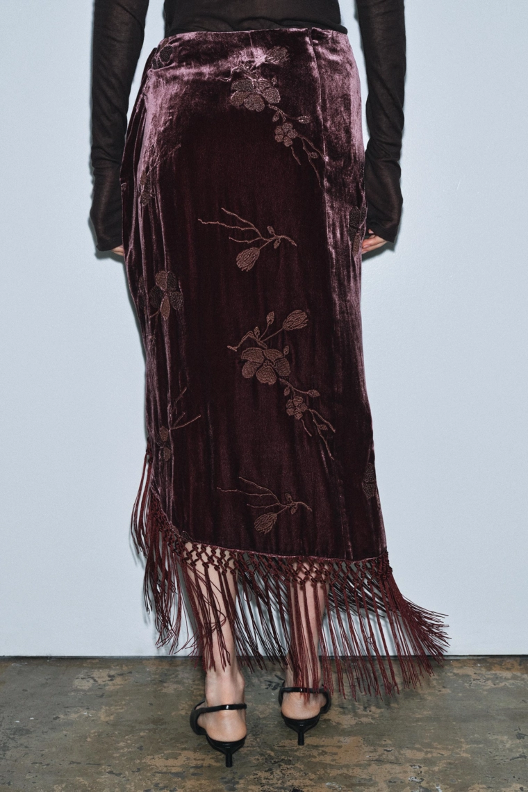 БАРХАТНАЯ ЮБКА-ПАРЕО С ЦВЕТОЧНОЙ ВЫШИВКОЙ