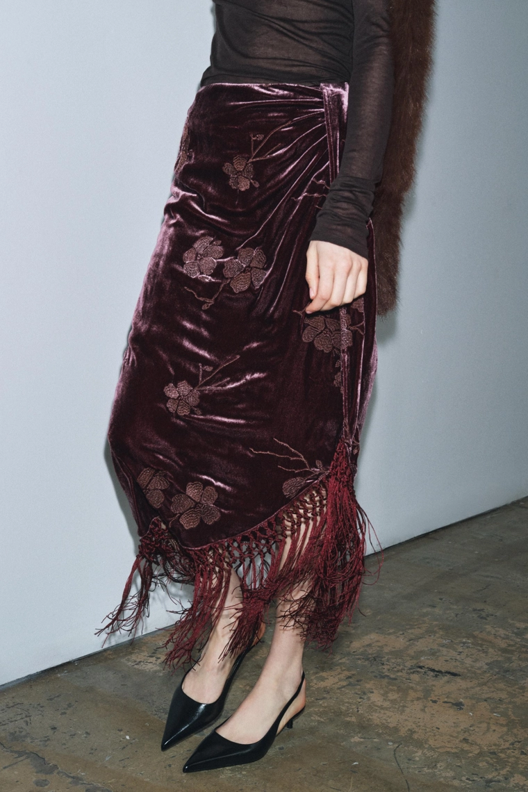 БАРХАТНАЯ ЮБКА-ПАРЕО С ЦВЕТОЧНОЙ ВЫШИВКОЙ