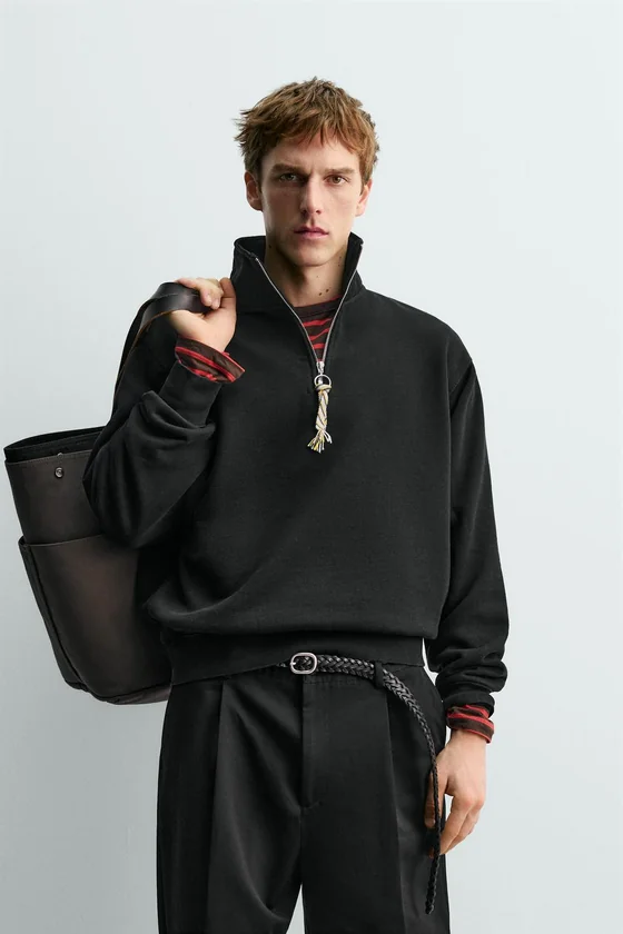 ТОЛСТОВКА С ВОРОТНИКОМ НА МОЛНИИ И ЛЕНТОЙ AARON LEVINE X ZARA