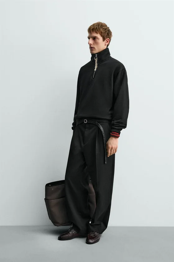 ТОЛСТОВКА С ВОРОТНИКОМ НА МОЛНИИ И ЛЕНТОЙ AARON LEVINE X ZARA