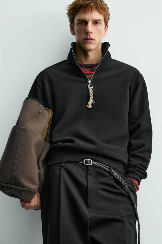 ТОЛСТОВКА С ВОРОТНИКОМ НА МОЛНИИ И ЛЕНТОЙ AARON LEVINE X ZARA