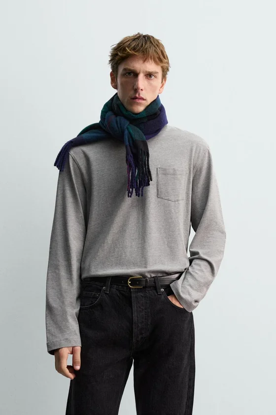ФУТБОЛКА С ДЛИННЫМИ РУКАВАМИ И НАГРУДНЫМ КАРМАНОМ AARON LEVINE X ZARA