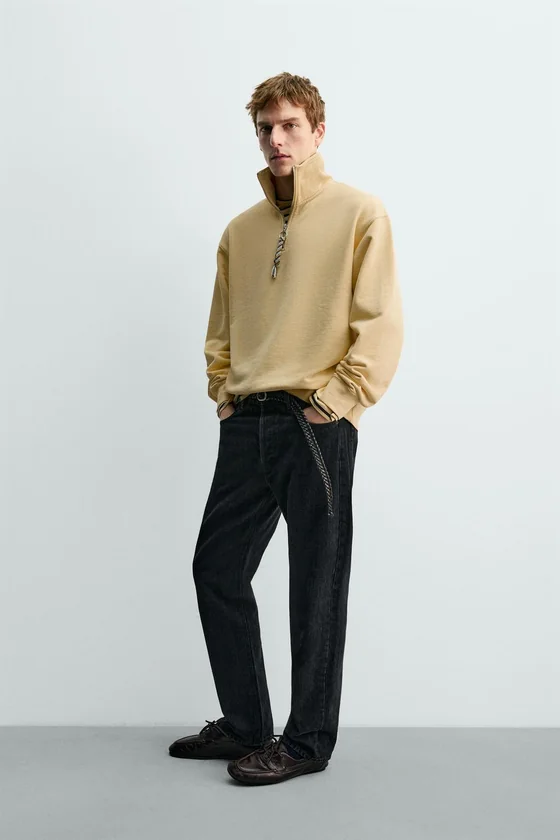 ТОЛСТОВКА С ВОРОТНИКОМ НА МОЛНИИ И ЛЕНТОЙ AARON LEVINE X ZARA