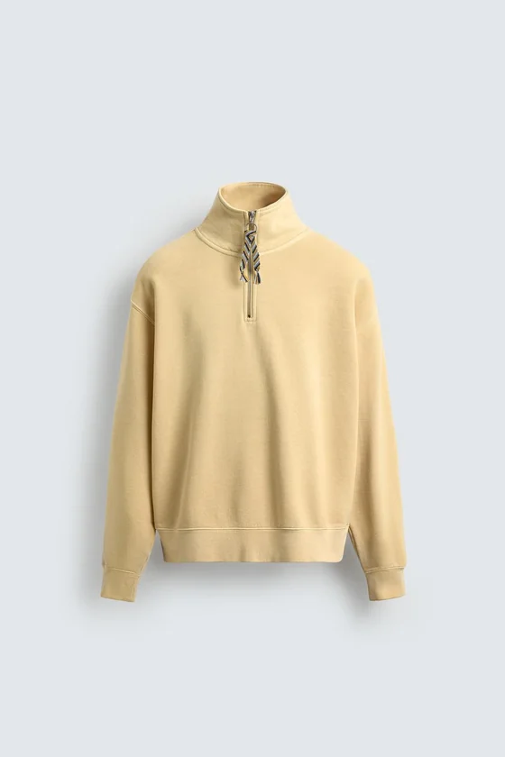 ТОЛСТОВКА С ВОРОТНИКОМ НА МОЛНИИ И ЛЕНТОЙ AARON LEVINE X ZARA