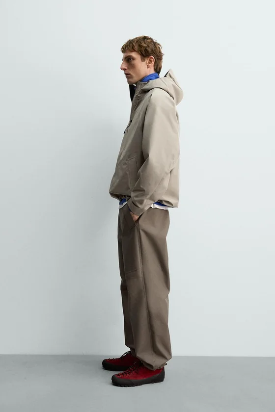 БРЮКИ SHELL ИЗ ВЫСОКОТЕХНОЛОГИЧНОЙ ТКАНИ AARON LEVINE X ZARA