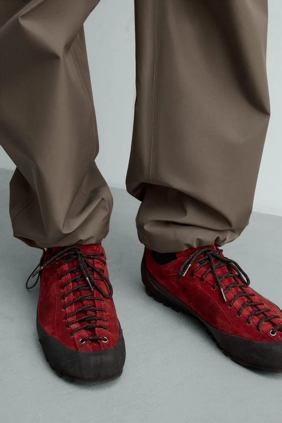 КРОССОВКИ КОЖАНЫЕ С ПОДОШВОЙ VIBRAM® AARON LEVINE X ZARA