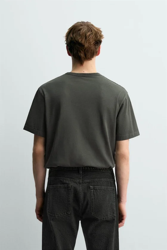 ФУТБОЛКА С КАРМАНОМ AARON LEVINE X ZARA