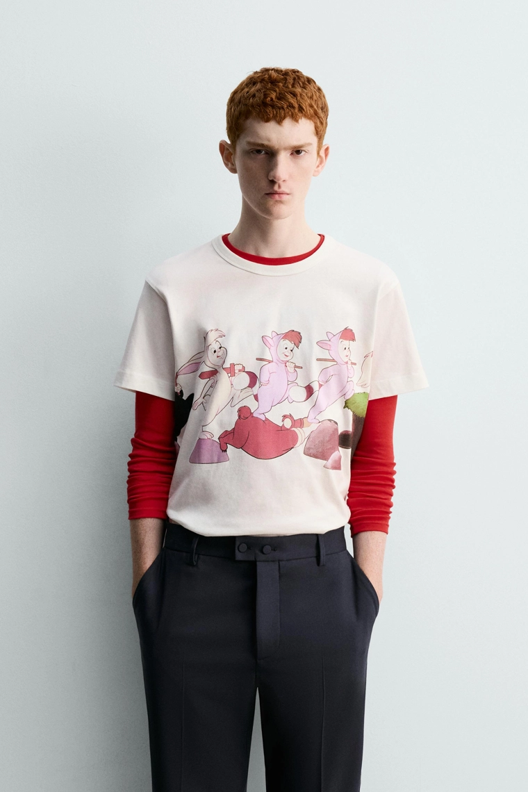 ФУТБОЛКА С ПРИНТОМ LOST BOYS ПИТЕР ПЭН HARRY LAMBERT FOR ZARA