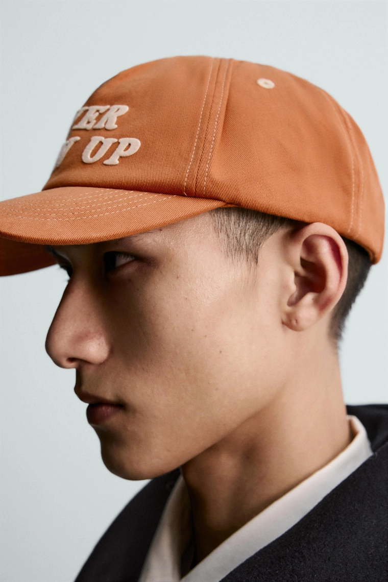 КЕПКА С НАДПИСЬЮ «ПИТЕР ПЭН» HARRY LAMBERT FOR ZARA X DISNEY