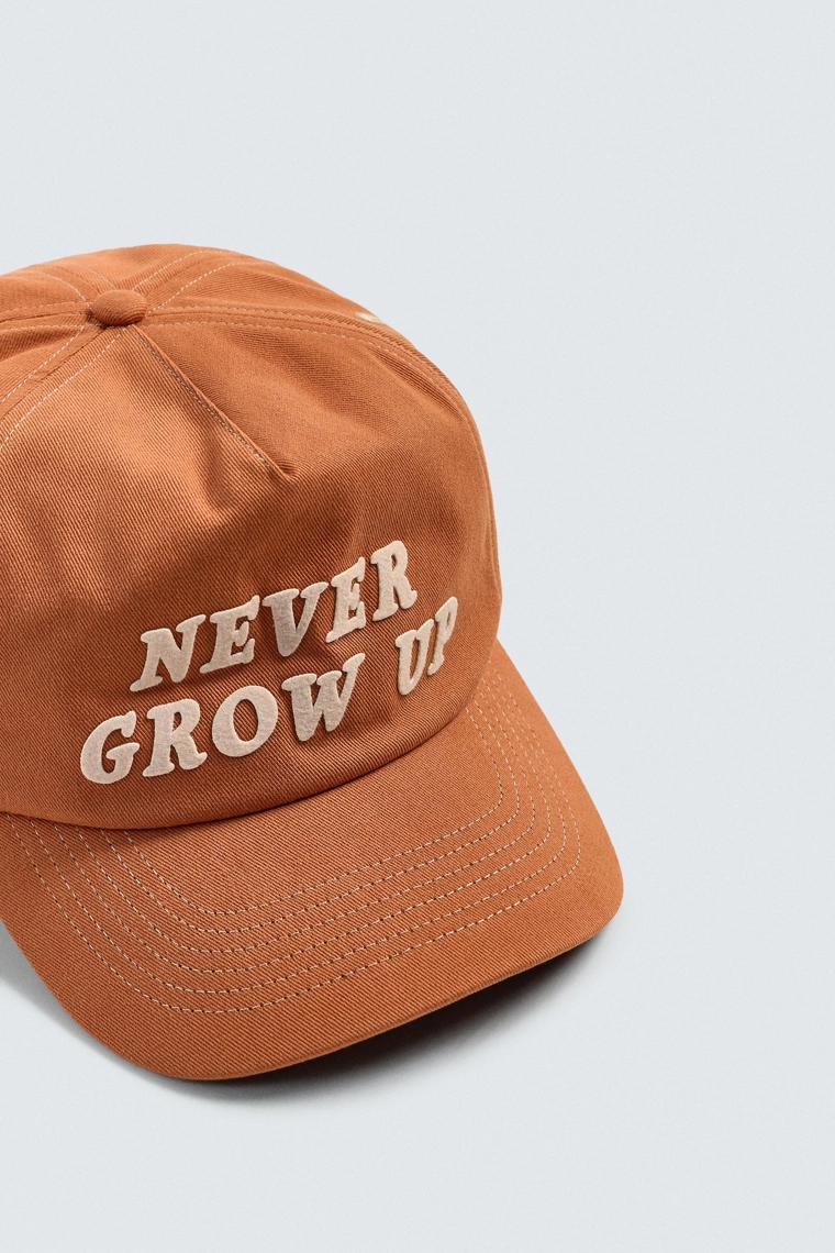 КЕПКА С НАДПИСЬЮ «ПИТЕР ПЭН» HARRY LAMBERT FOR ZARA X DISNEY