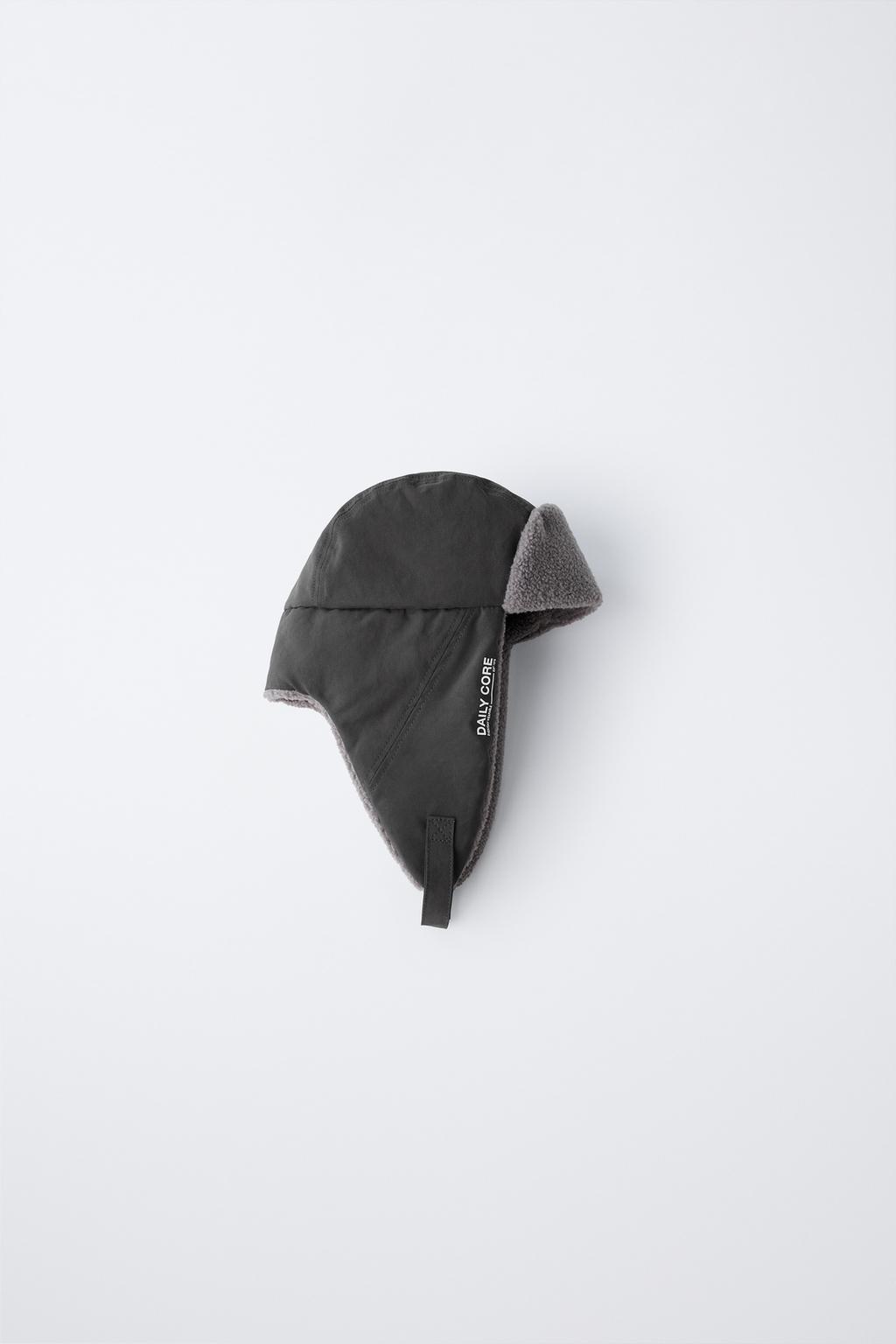 Кепка с отделкой из искусственного меха