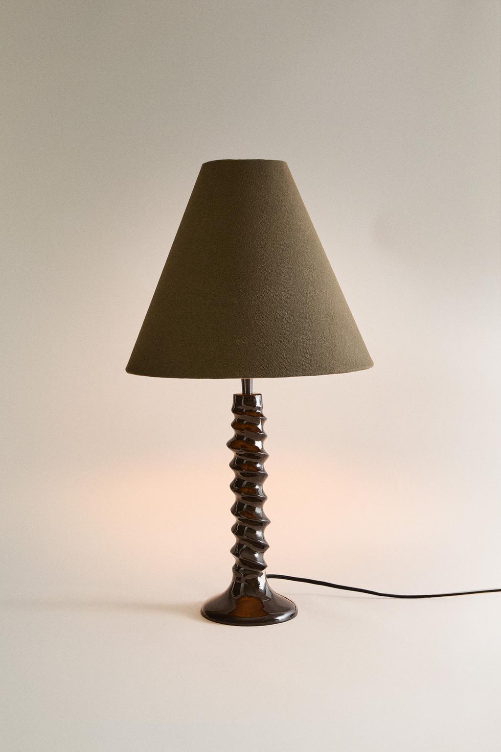 Настольная лампа с рельефным дизайном