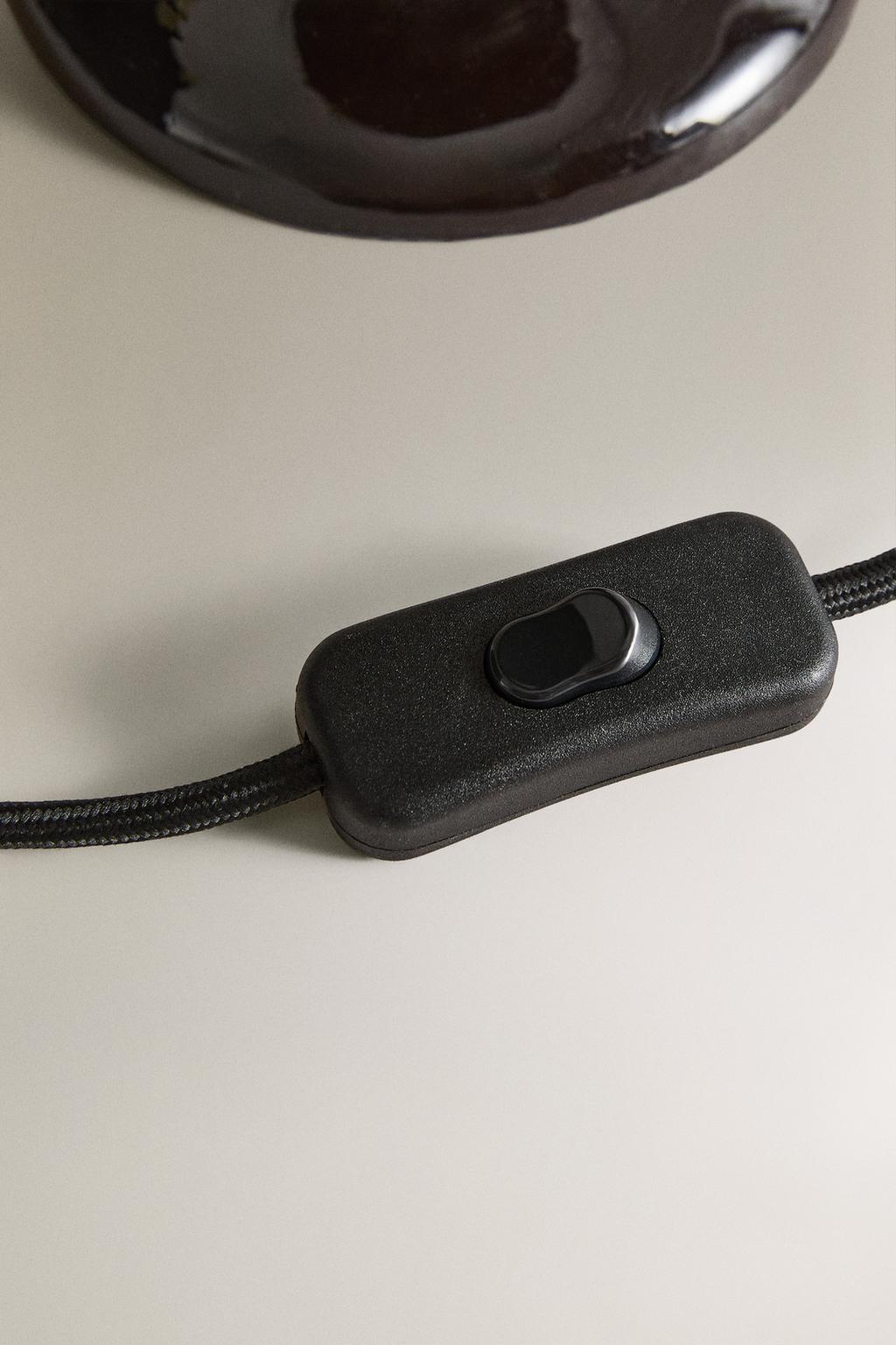 Настольная лампа с рельефным дизайном